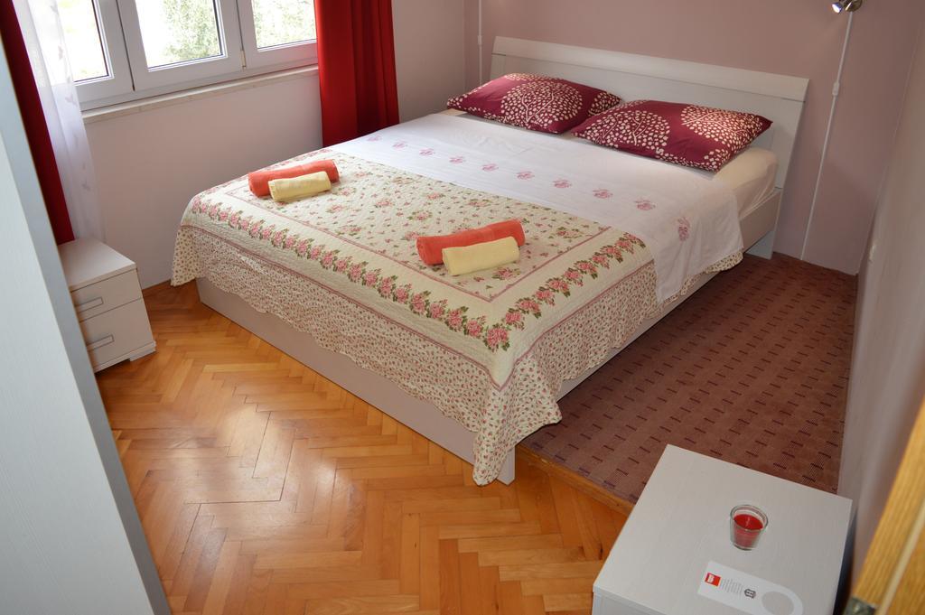 Apartment Nevena أوميس الغرفة الصورة