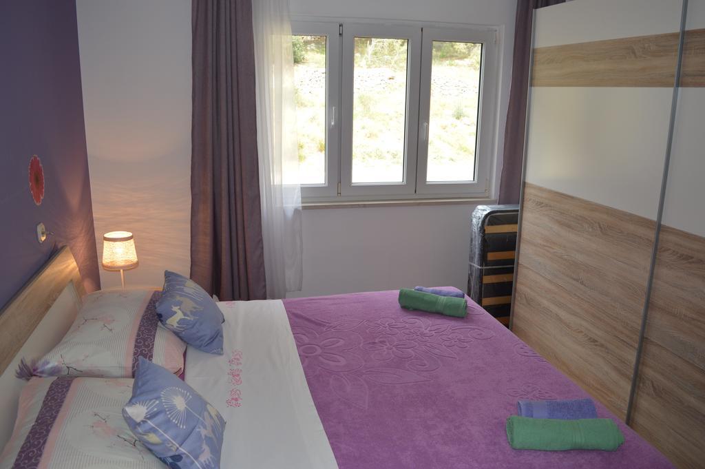 Apartment Nevena أوميس الغرفة الصورة